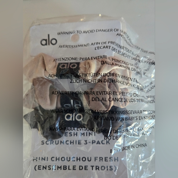 Alo Yoga Fresh Mini Scrunchie (3-Pack) - Picture 2 of 3